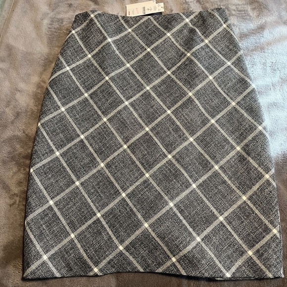 Gray Pencil Skirt with Geometric Design Knee-length - Picture 2 of 5